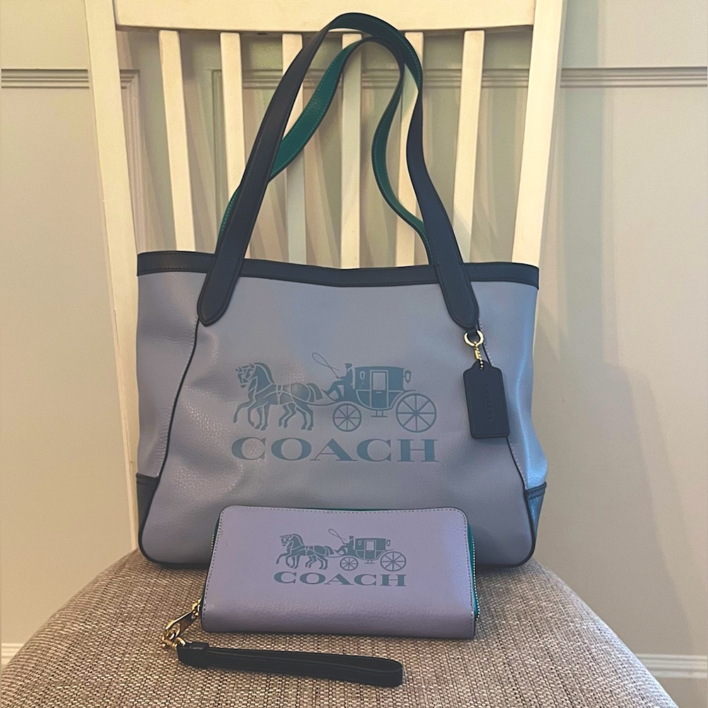COACH 🩷 2pc Tote and Wallet / Wristlet Horse and Carriage Leather